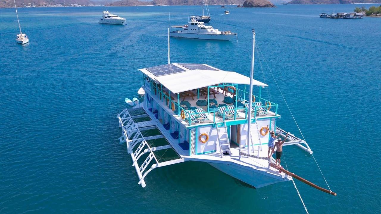 Le Pirate Boatel - Floating Hotel Labuan Bajo Exterior photo