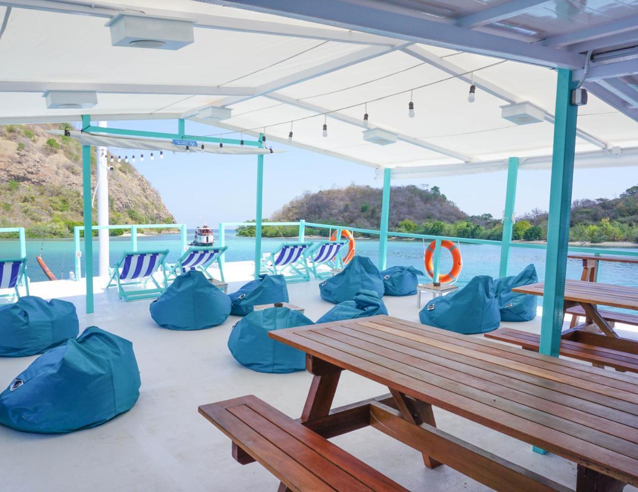 Le Pirate Boatel - Floating Hotel Labuan Bajo Exterior photo